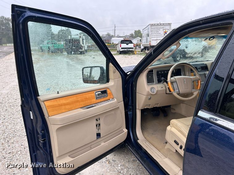 image for item NQ9963 2010 Lincoln Navigator  SUV