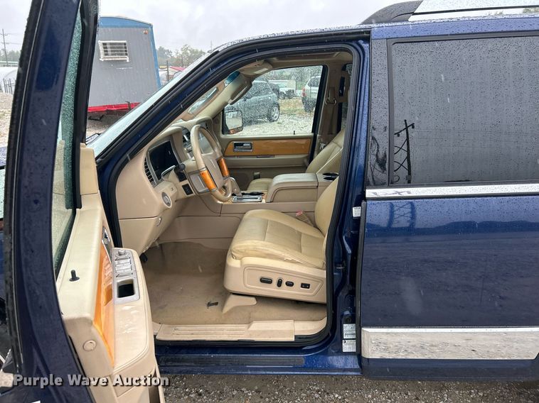 image for item NQ9963 2010 Lincoln Navigator  SUV