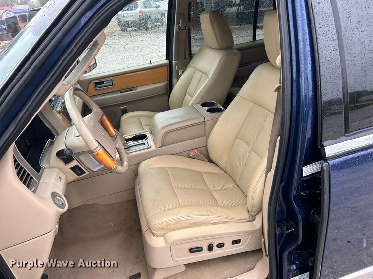 image for item NQ9963 2010 Lincoln Navigator  SUV