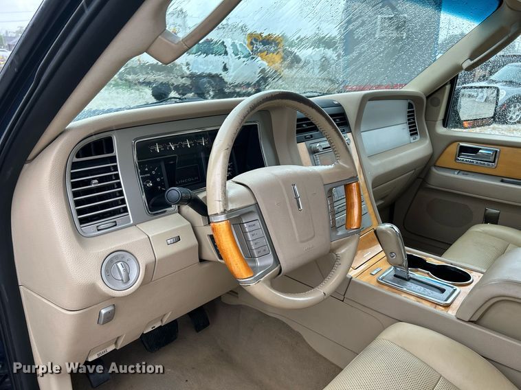 image for item NQ9963 2010 Lincoln Navigator  SUV