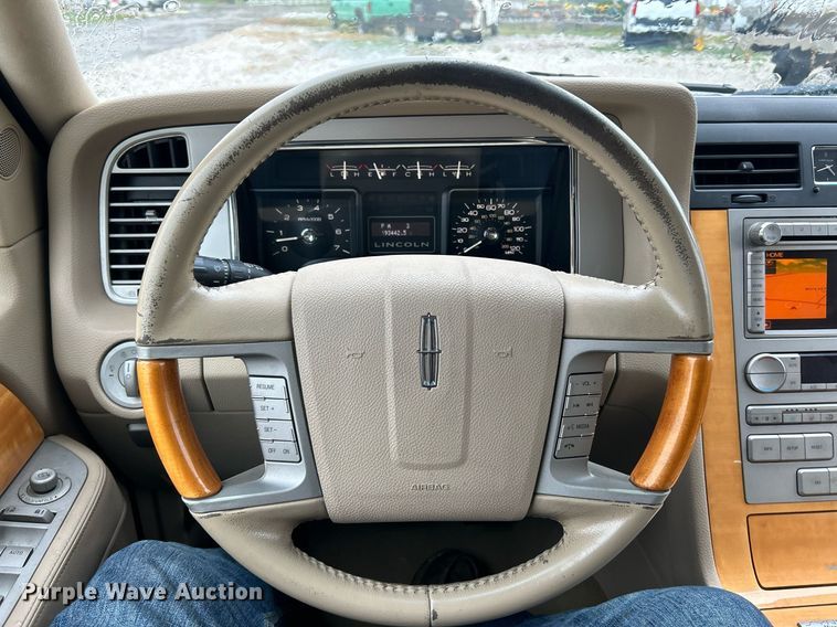 image for item NQ9963 2010 Lincoln Navigator  SUV