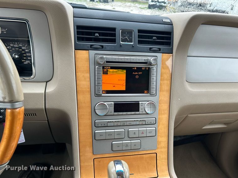 image for item NQ9963 2010 Lincoln Navigator  SUV