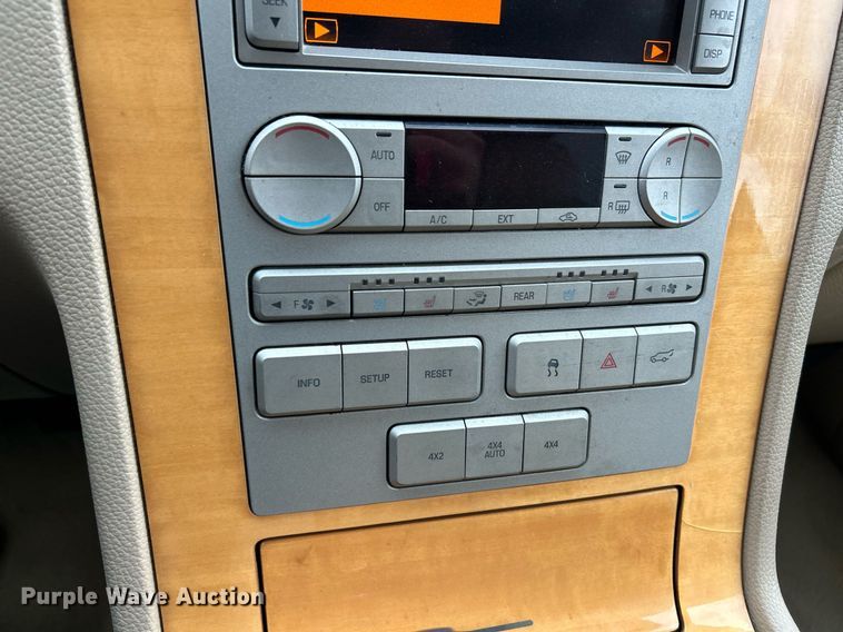 image for item NQ9963 2010 Lincoln Navigator  SUV