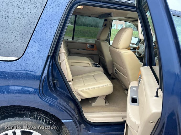 image for item NQ9963 2010 Lincoln Navigator  SUV