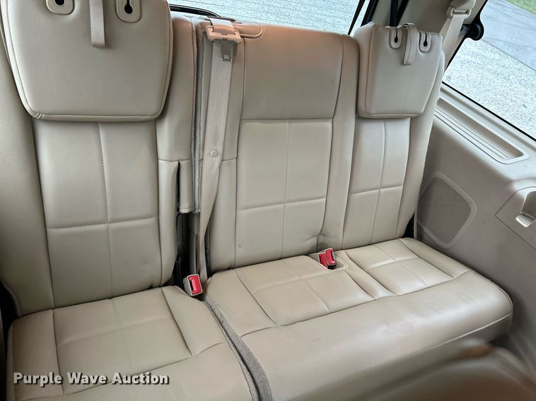 image for item NQ9963 2010 Lincoln Navigator  SUV