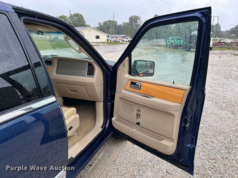 image for item NQ9963 2010 Lincoln Navigator  SUV