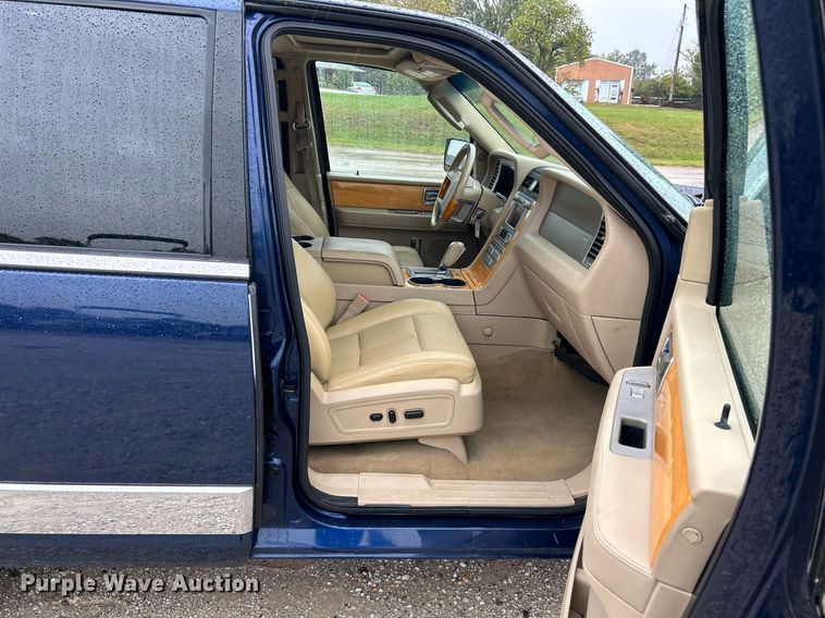 image for item NQ9963 2010 Lincoln Navigator  SUV