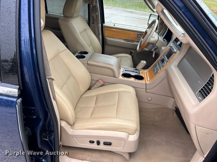 image for item NQ9963 2010 Lincoln Navigator  SUV