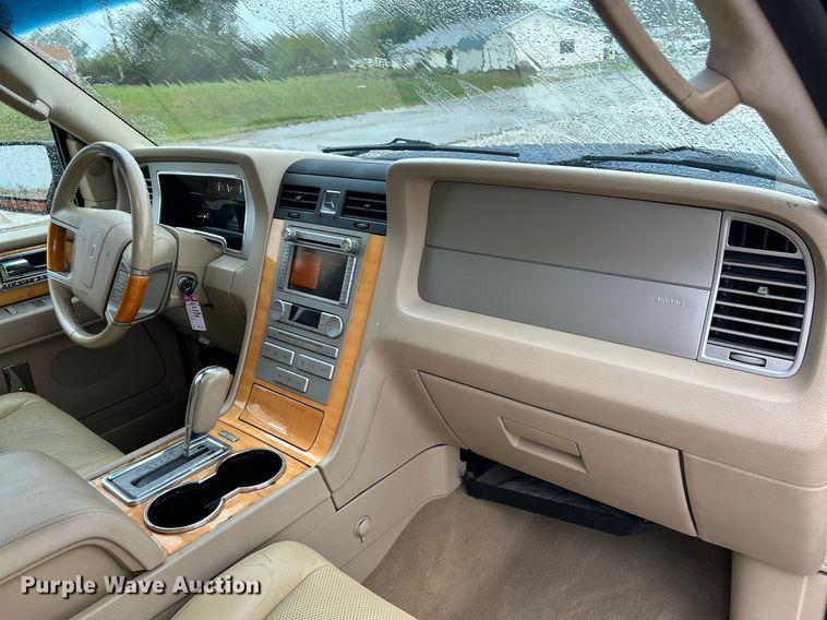 image for item NQ9963 2010 Lincoln Navigator  SUV