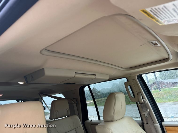 image for item NQ9963 2010 Lincoln Navigator  SUV