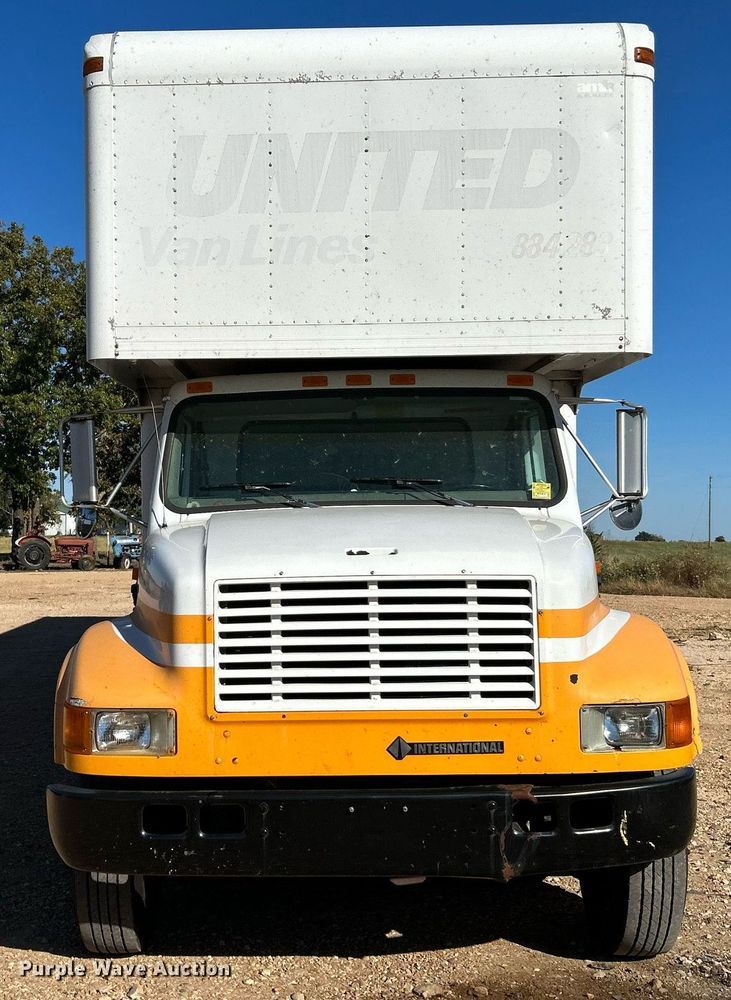 image for item NQ9986 1998 International 4700  box truck