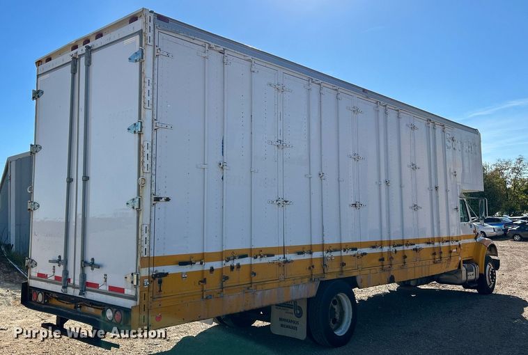 image for item NQ9986 1998 International 4700  box truck