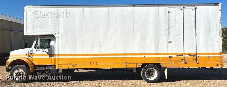 image for item NQ9986 1998 International 4700  box truck