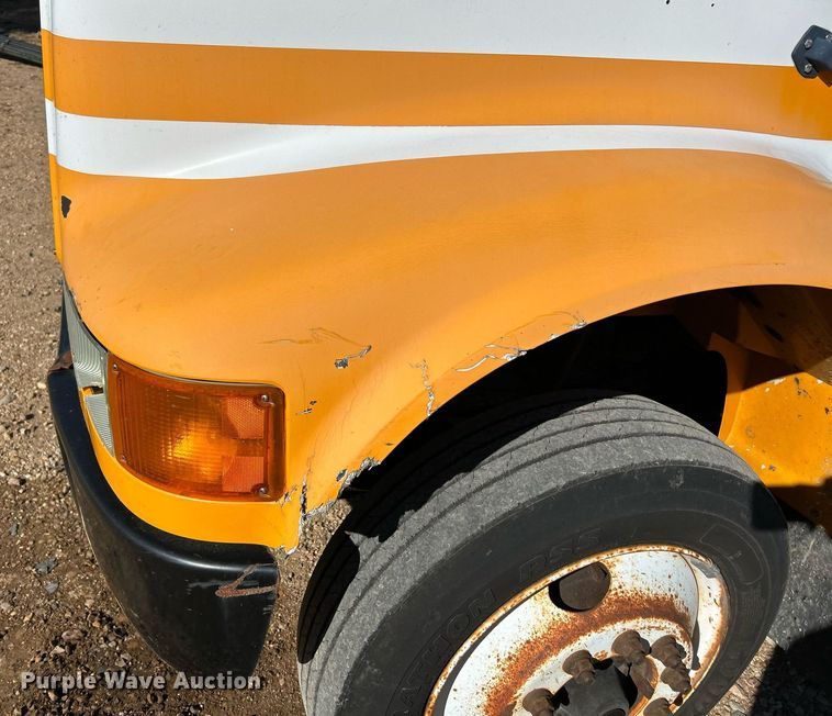 image for item NQ9986 1998 International 4700  box truck