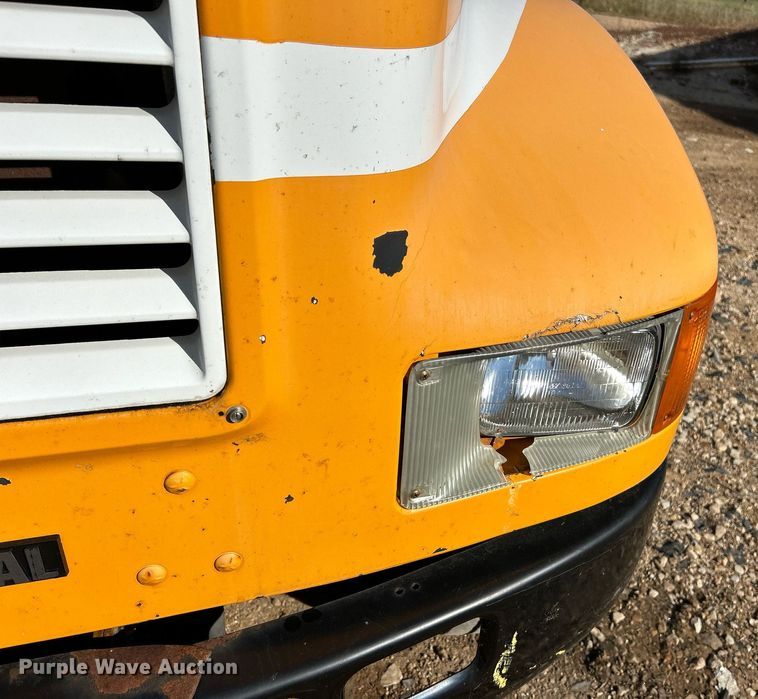 image for item NQ9986 1998 International 4700  box truck