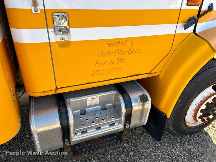 image for item NQ9986 1998 International 4700  box truck