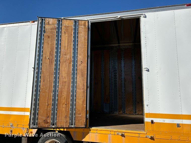 image for item NQ9986 1998 International 4700  box truck