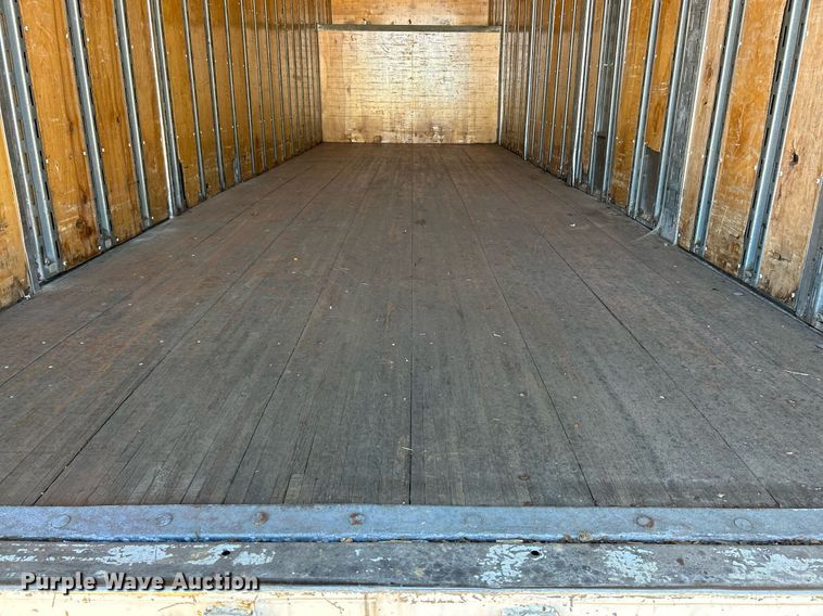 image for item NQ9986 1998 International 4700  box truck