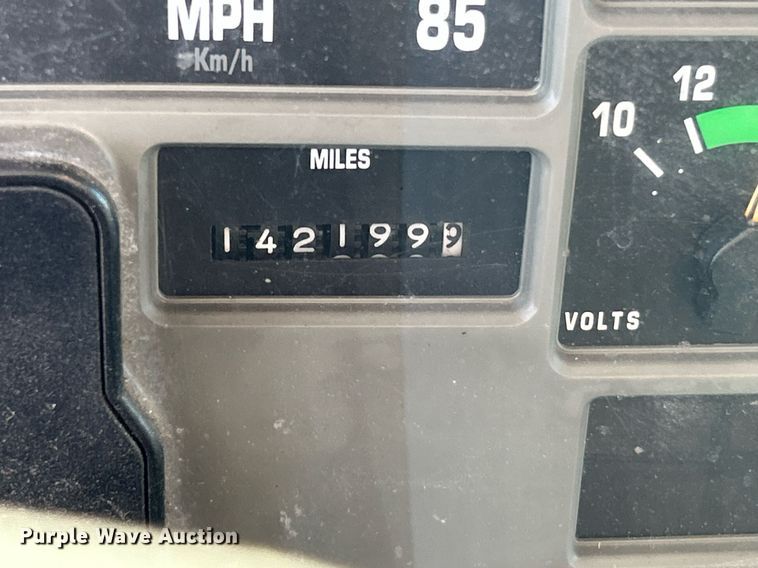 image for item NQ9986 1998 International 4700  box truck