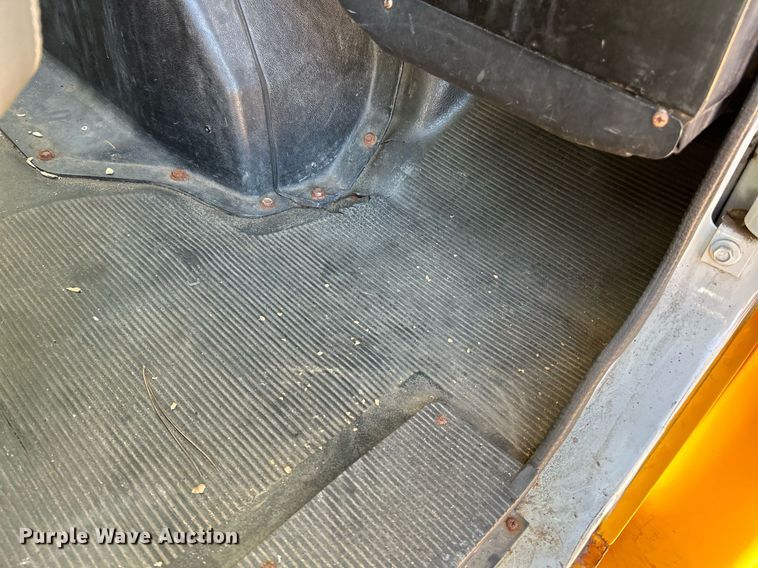 image for item NQ9986 1998 International 4700  box truck