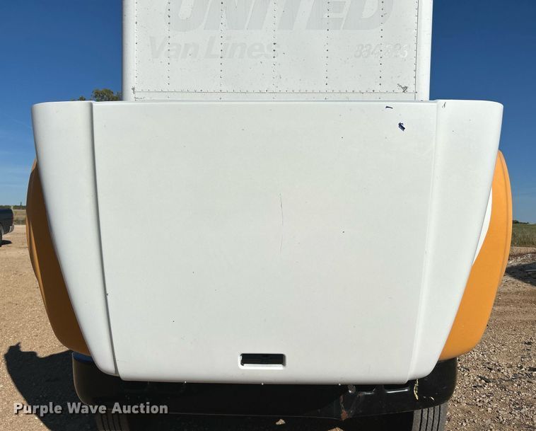 image for item NQ9986 1998 International 4700  box truck