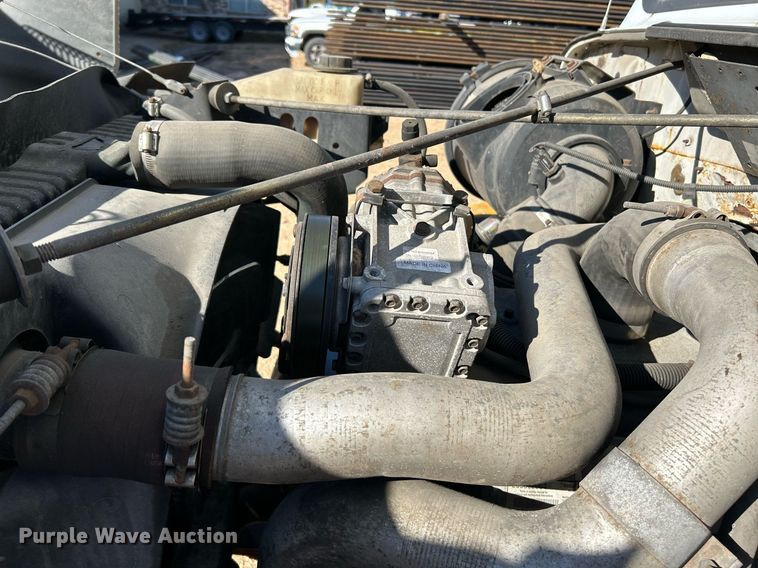 image for item NQ9986 1998 International 4700  box truck