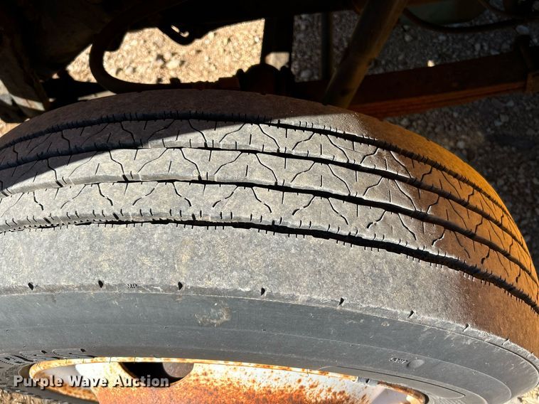 image for item NQ9986 1998 International 4700  box truck