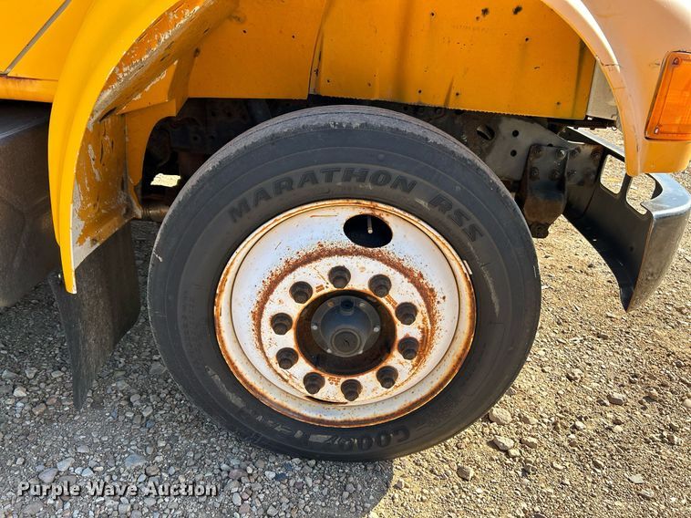 image for item NQ9986 1998 International 4700  box truck