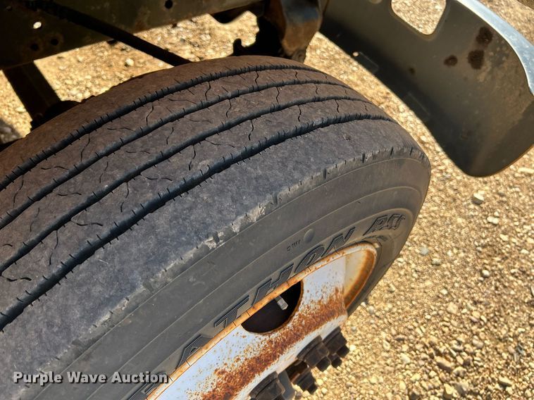 image for item NQ9986 1998 International 4700  box truck