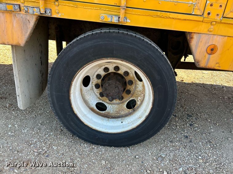 image for item NQ9986 1998 International 4700  box truck