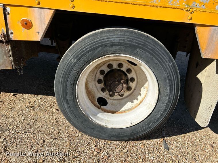 image for item NQ9986 1998 International 4700  box truck