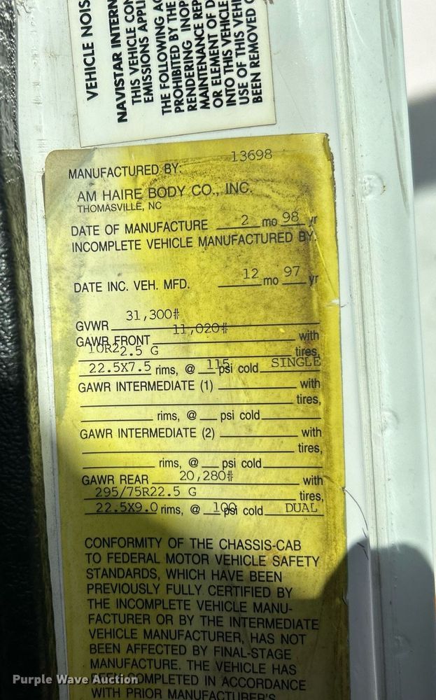 image for item NQ9986 1998 International 4700  box truck