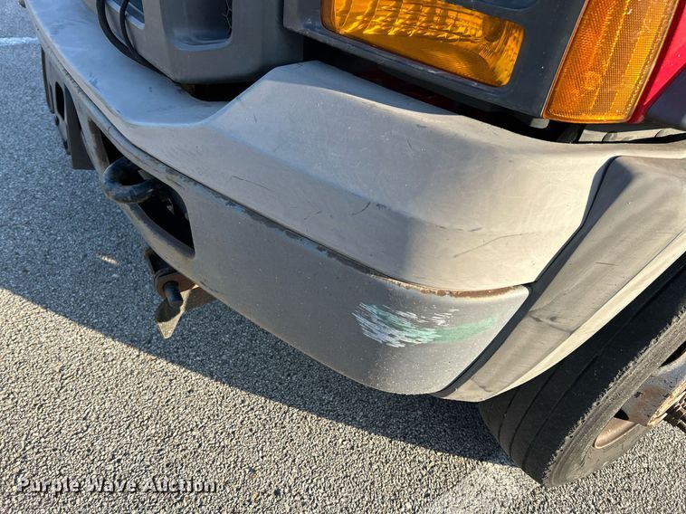 image for item NR9002 2005 Ford F450 Super Duty XL  Crew Cab flatbed truck