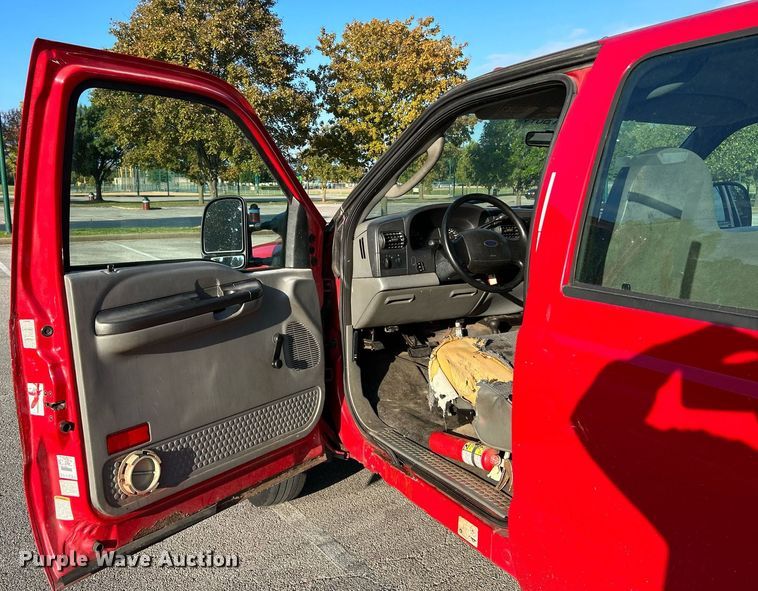 image for item NR9002 2005 Ford F450 Super Duty XL  Crew Cab flatbed truck