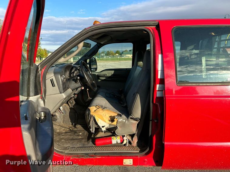 image for item NR9002 2005 Ford F450 Super Duty XL  Crew Cab flatbed truck