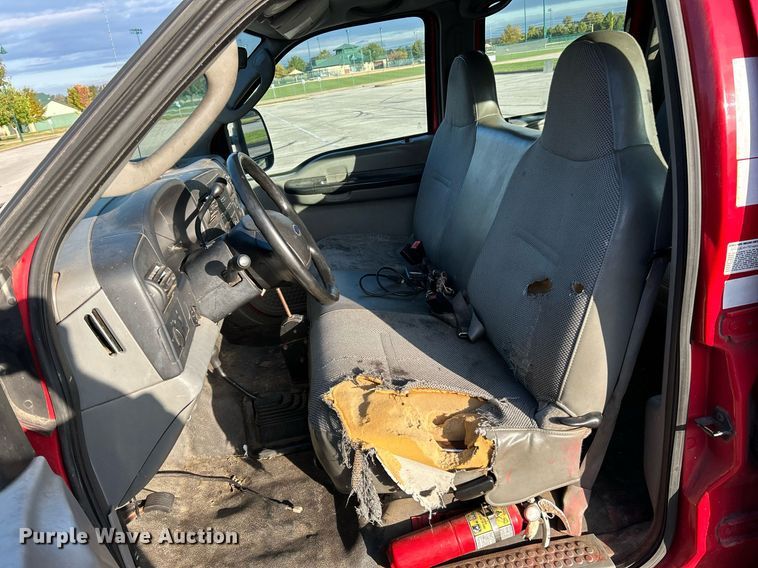 image for item NR9002 2005 Ford F450 Super Duty XL  Crew Cab flatbed truck