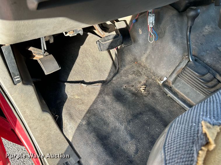 image for item NR9002 2005 Ford F450 Super Duty XL  Crew Cab flatbed truck