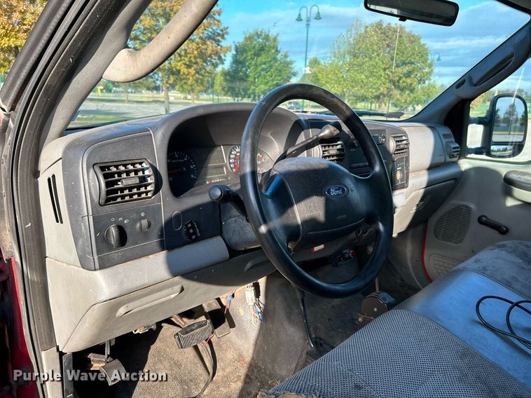 image for item NR9002 2005 Ford F450 Super Duty XL  Crew Cab flatbed truck