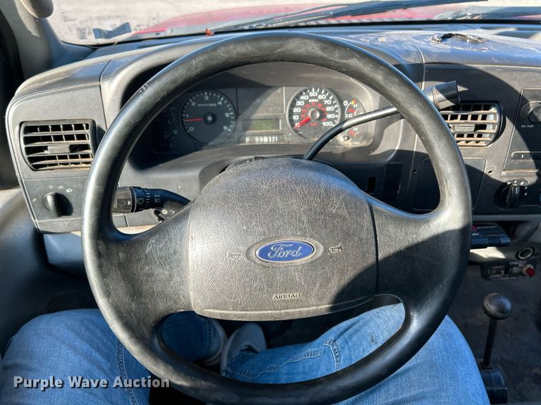 image for item NR9002 2005 Ford F450 Super Duty XL  Crew Cab flatbed truck