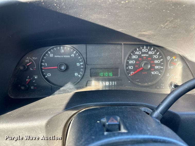 image for item NR9002 2005 Ford F450 Super Duty XL  Crew Cab flatbed truck