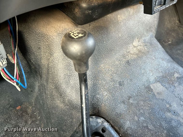 image for item NR9002 2005 Ford F450 Super Duty XL  Crew Cab flatbed truck