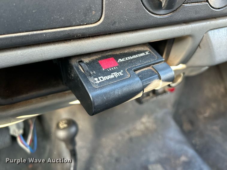 image for item NR9002 2005 Ford F450 Super Duty XL  Crew Cab flatbed truck