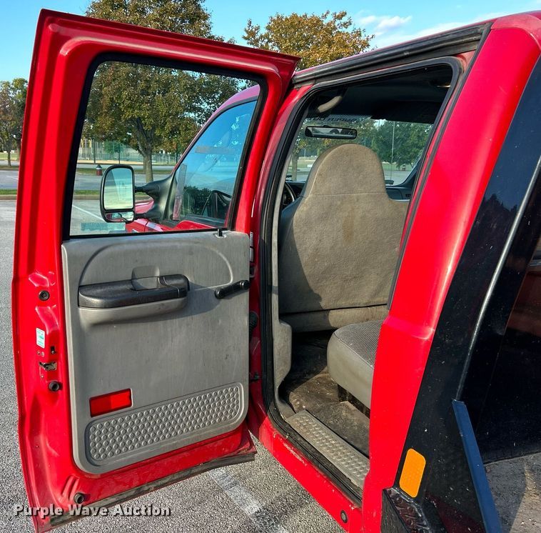 image for item NR9002 2005 Ford F450 Super Duty XL  Crew Cab flatbed truck