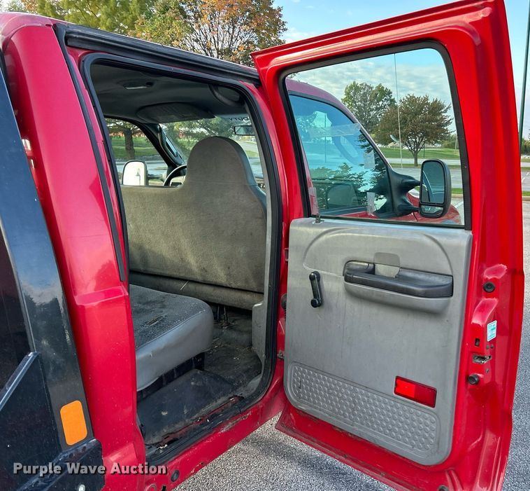 image for item NR9002 2005 Ford F450 Super Duty XL  Crew Cab flatbed truck