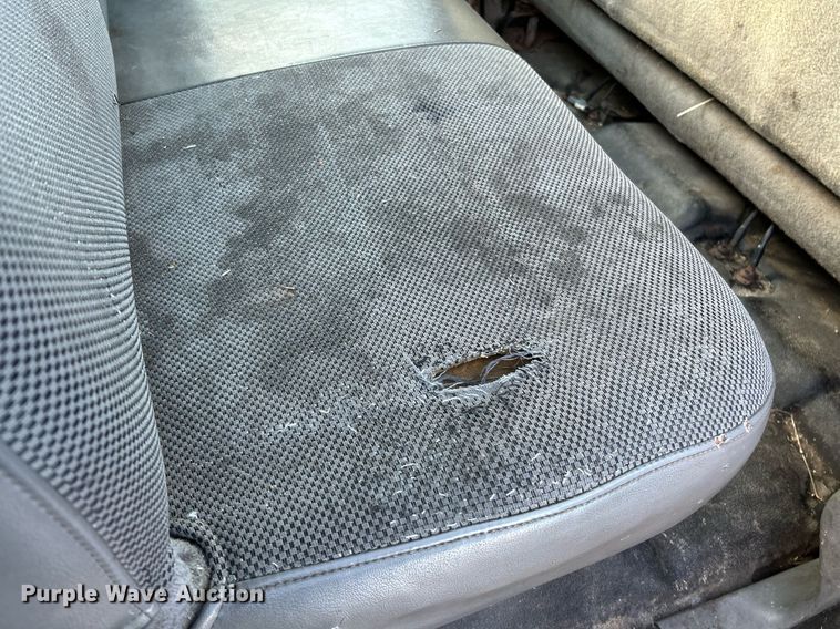 image for item NR9002 2005 Ford F450 Super Duty XL  Crew Cab flatbed truck