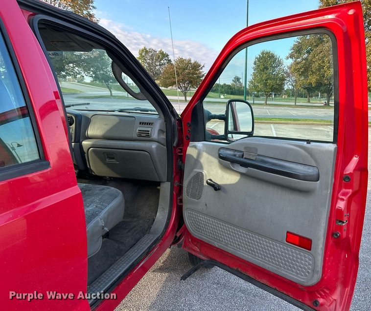 image for item NR9002 2005 Ford F450 Super Duty XL  Crew Cab flatbed truck