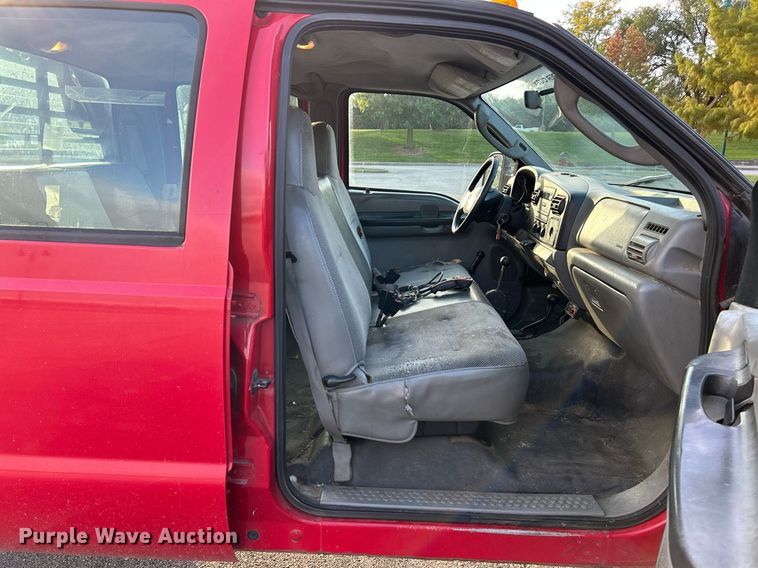 image for item NR9002 2005 Ford F450 Super Duty XL  Crew Cab flatbed truck