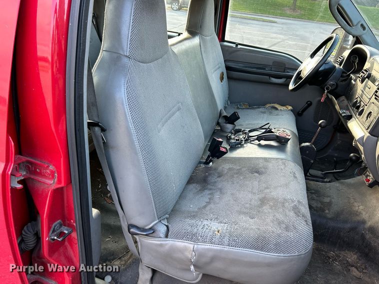 image for item NR9002 2005 Ford F450 Super Duty XL  Crew Cab flatbed truck