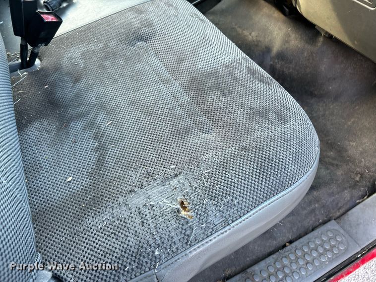 image for item NR9002 2005 Ford F450 Super Duty XL  Crew Cab flatbed truck