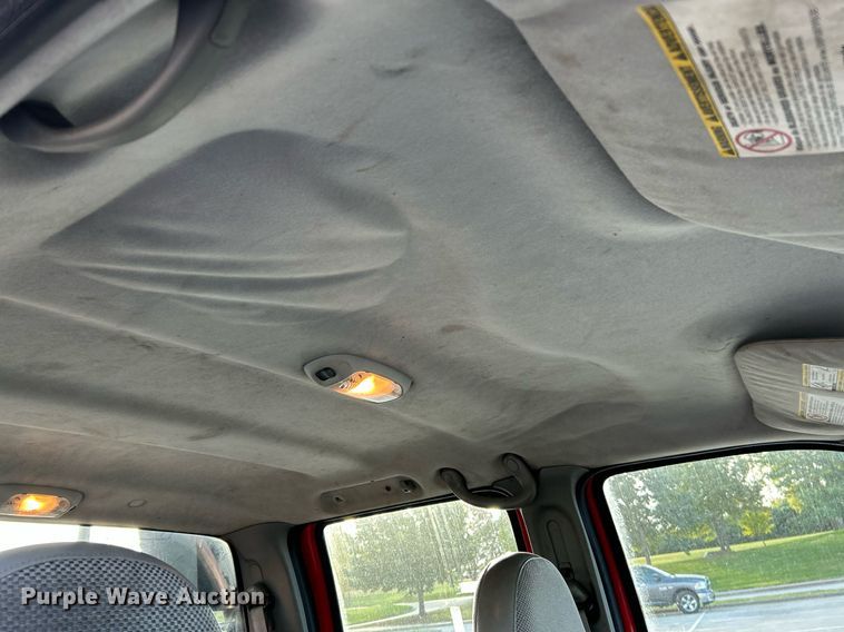 image for item NR9002 2005 Ford F450 Super Duty XL  Crew Cab flatbed truck